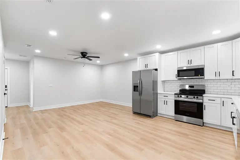 695 CHILDS AVE — photo 4