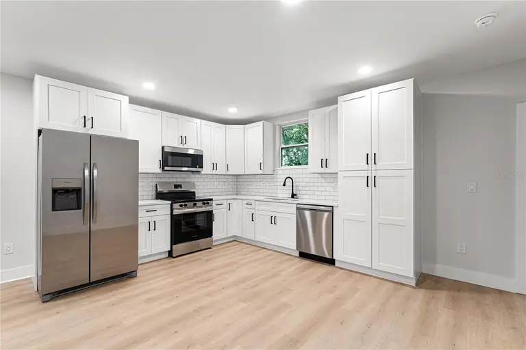 695 CHILDS AVE — photo 5