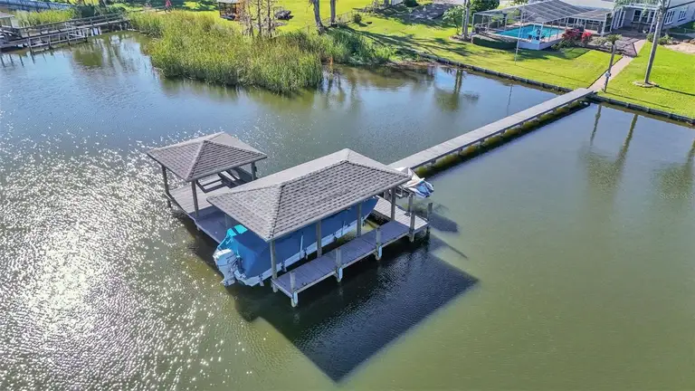809 FAIRLANE DR — photo 4