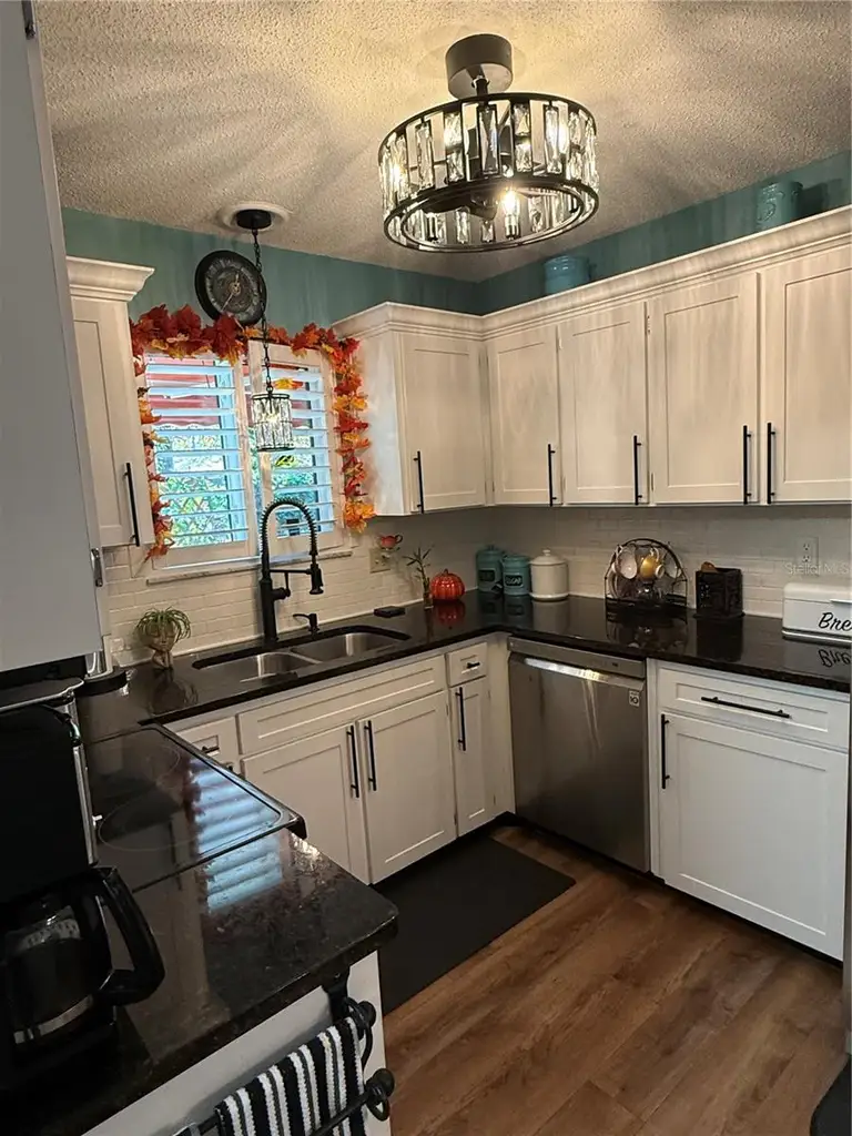 115 CYPRESS POND RD — photo 3