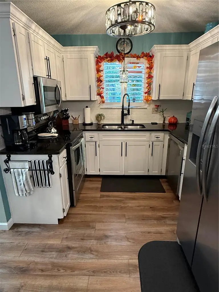 115 CYPRESS POND RD — photo 4