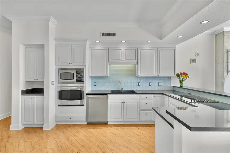 226 5TH AVE N #1502 — photo 5