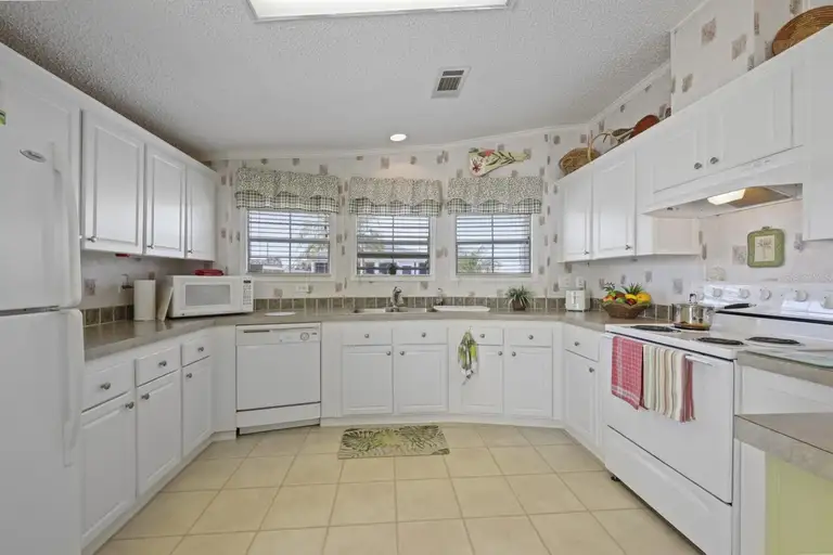 2100 KINGS HWY #100 — photo 4