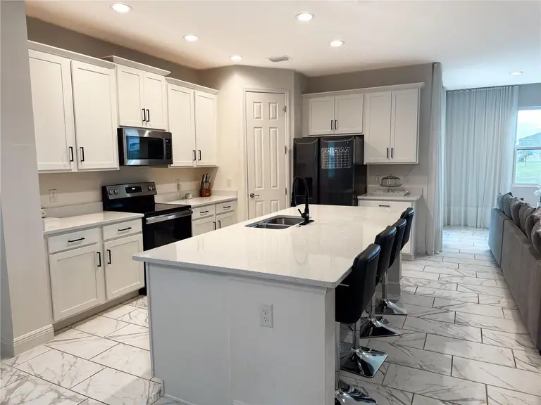 5052 CENTER CT — photo 5