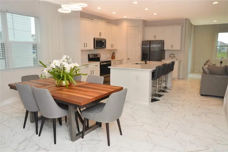 5052 CENTER CT — photo 3