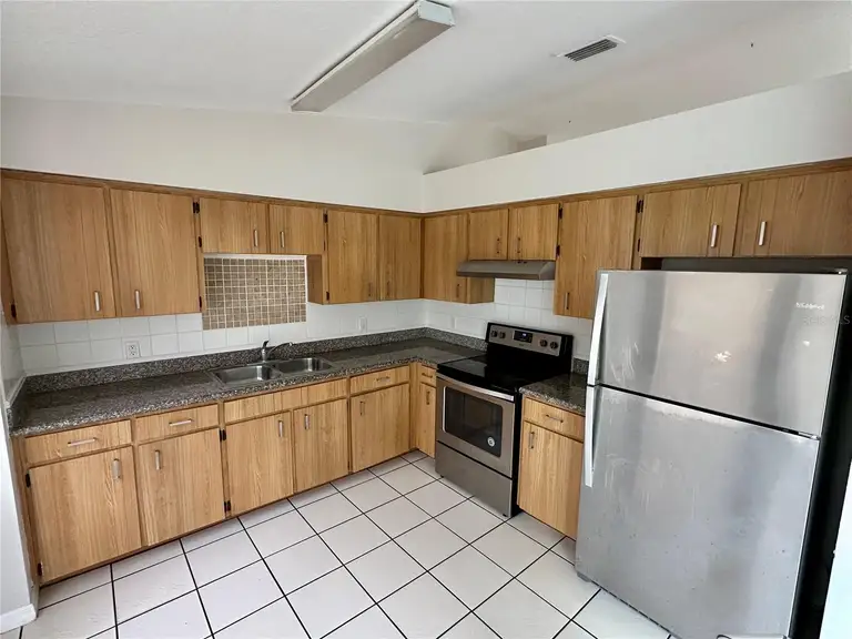518 PROVIDENCE BLVD — photo 3