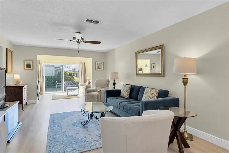 1035 DUNROBIN DR #C — photo 3