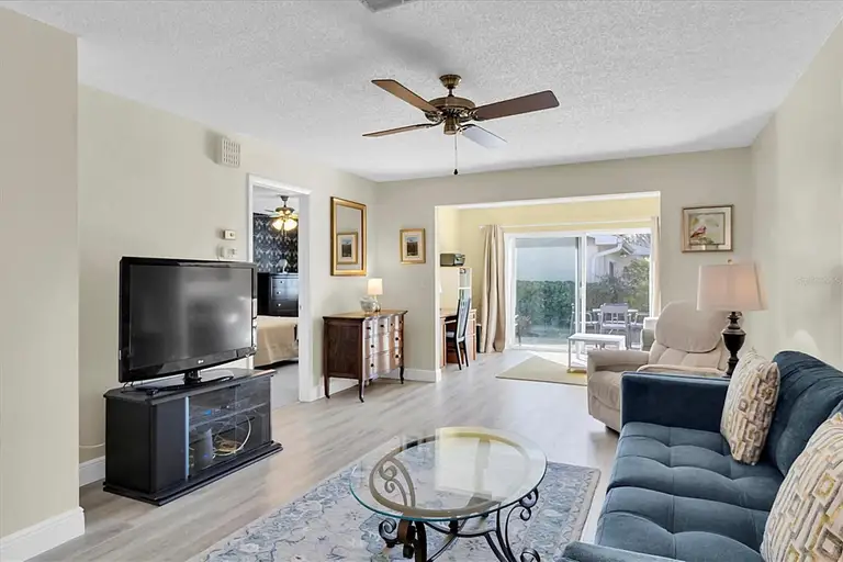 1035 DUNROBIN DR #C — photo 4