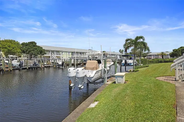 3LS BEACH DR SE #3LS — photo 3