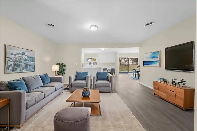 16247 LAKE JOHNS CIR — photo 2