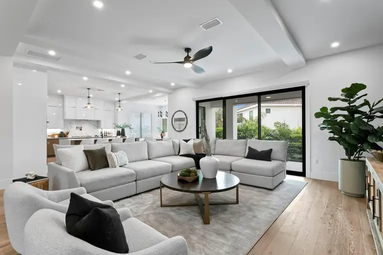 4816 W SUNSET BLVD — photo 2