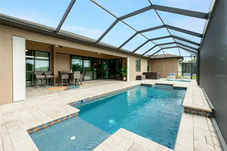 4 WHITE MARSH LN — photo 2