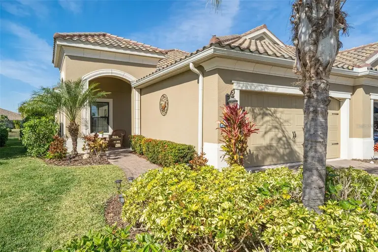 21645 AVON PARK CT — photo 2