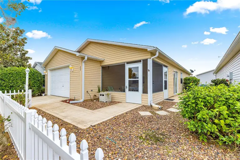 453 HILDALGO DR — photo 2