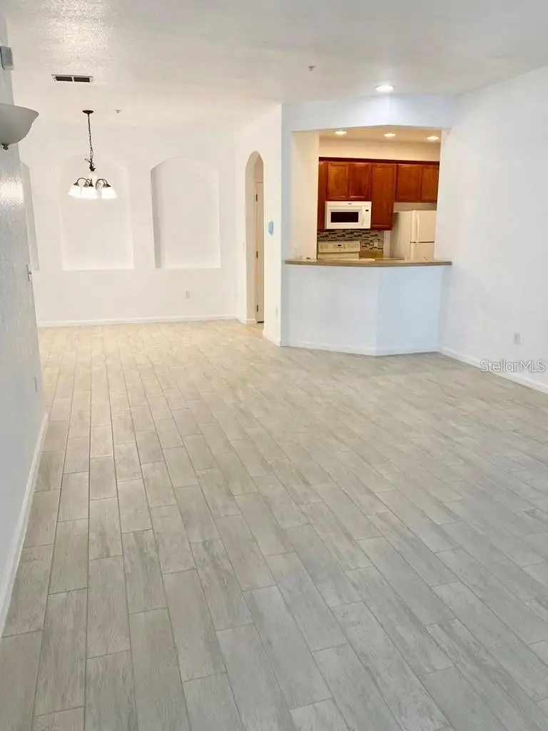 3001 LAUREL PARK LN #102 — photo 2