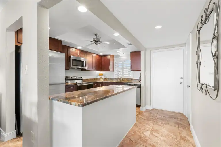 7 ELGIN PL #208 — photo 3