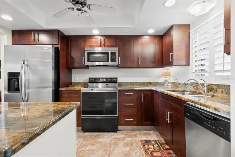 7 ELGIN PL #208 — photo 4
