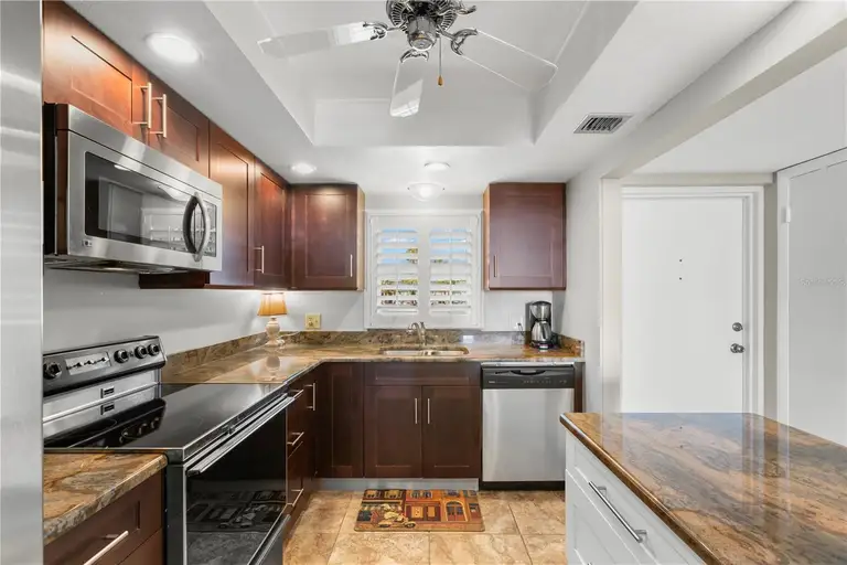 7 ELGIN PL #208 — photo 5