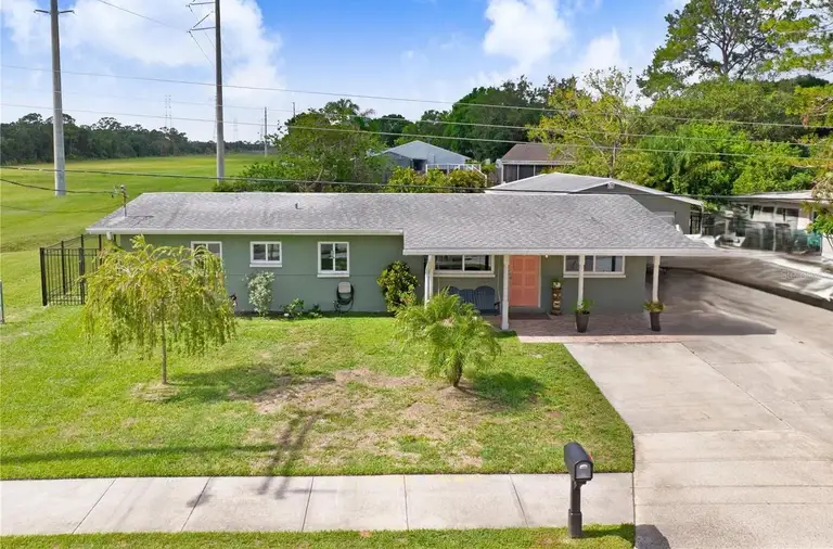 442 COUNTRY CLUB DR