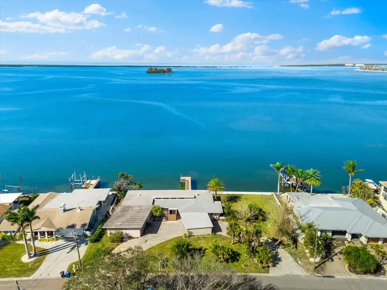 2210 HARBOR VIEW DR — photo 4
