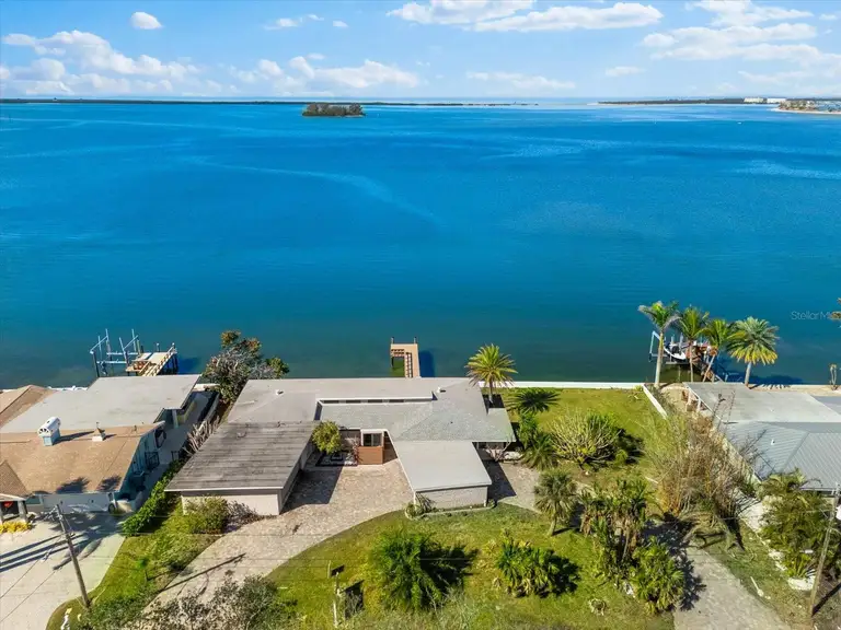 2210 HARBOR VIEW DR — photo 2