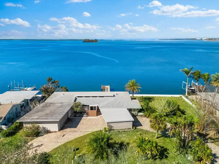 2210 HARBOR VIEW DR — photo 3