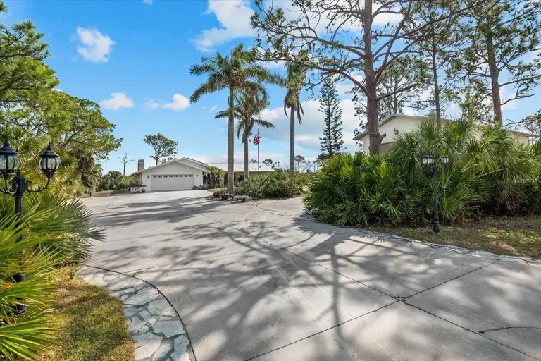 38 RIVERFRONT DR — photo 3