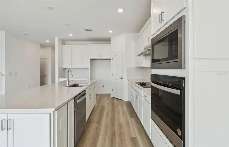 712 LONGLEAF LN — photo 2