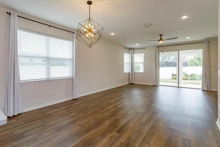 2232 DONAHUE DR — photo 2