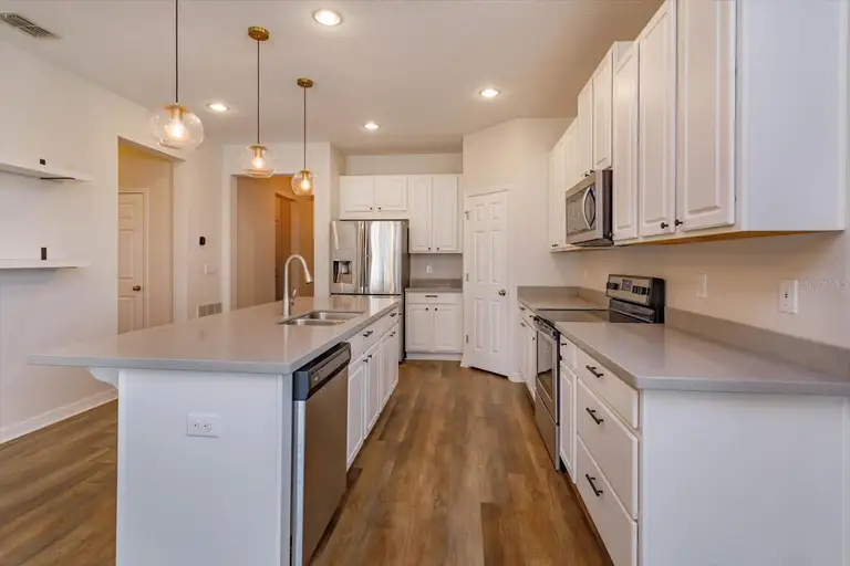 2232 DONAHUE DR — photo 4