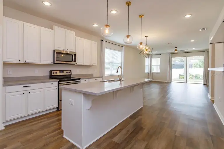 2232 DONAHUE DR — photo 5