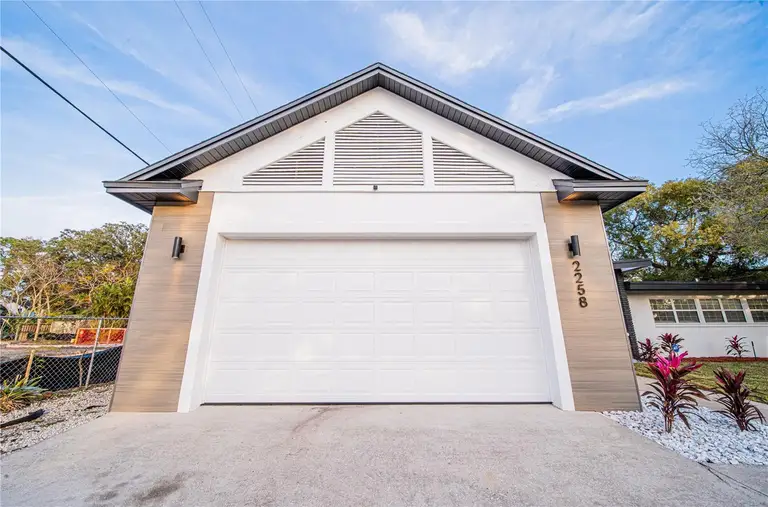 2258 E HOWARD DR — photo 4