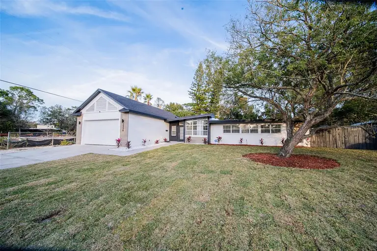 2258 E HOWARD DR — photo 3