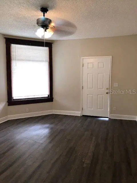 228 N BEAUMONT AVE #1 — photo 2