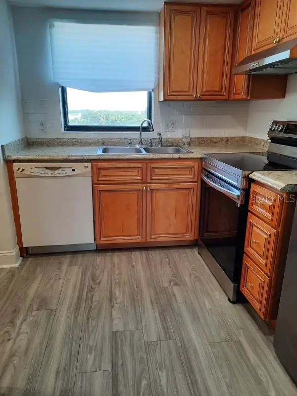 7050 SUNSET DR S #601 — photo 2