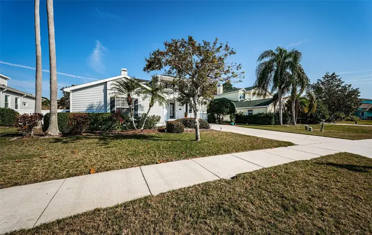 2930 SWAN CIR — photo 5