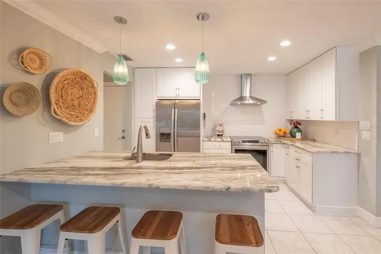 828 THE RIALTO — photo 4