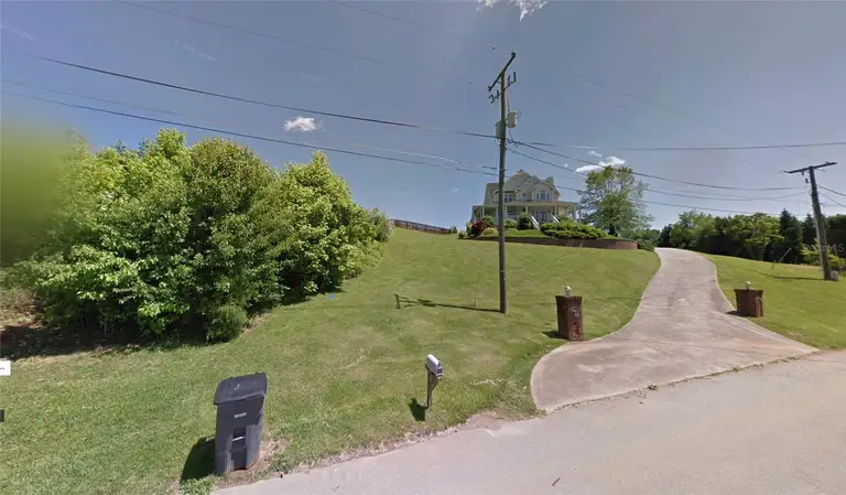 344 PARKER LN — photo 2