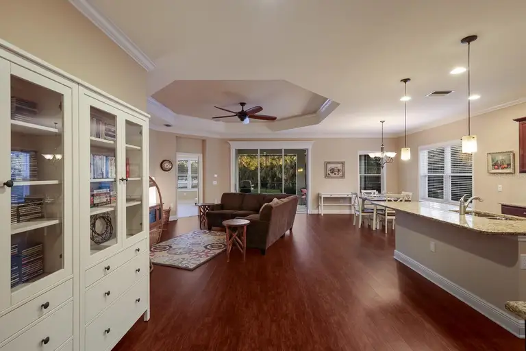 176 AVENS DR — photo 3