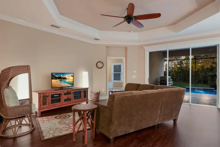 176 AVENS DR — photo 4