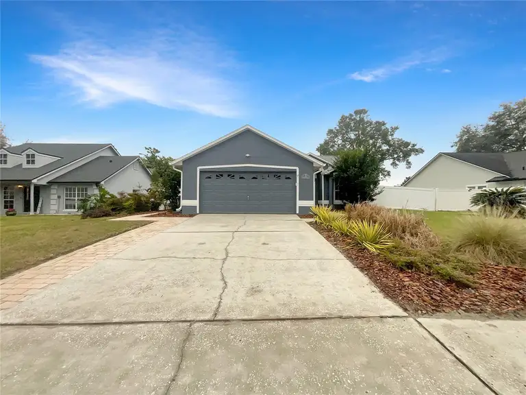 311 SILVER PINE DR