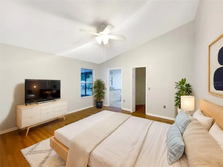 311 SILVER PINE DR — photo 4