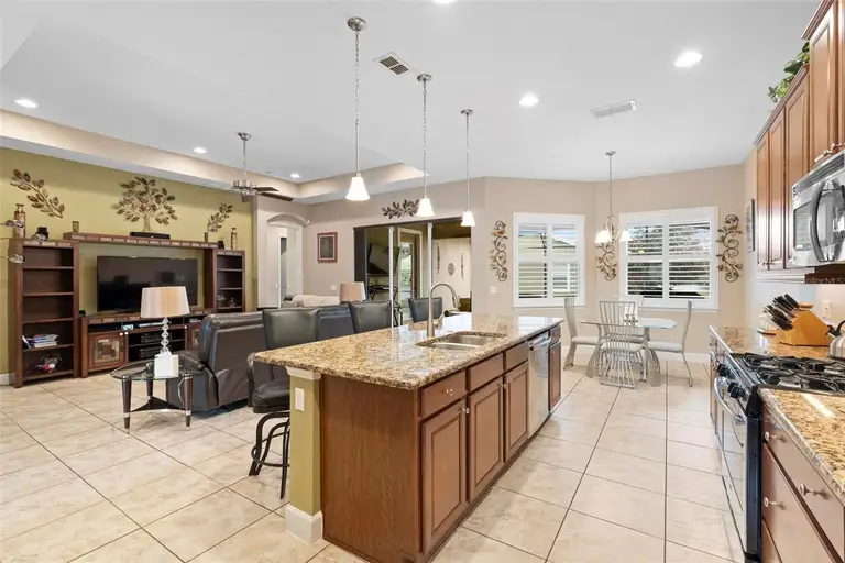1105 GARDENSHIRE LN — photo 5