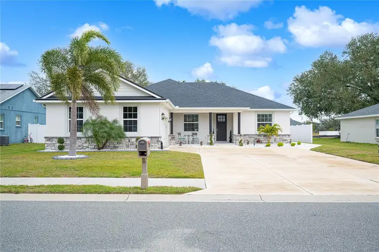 1427 MAGNOLIA LN