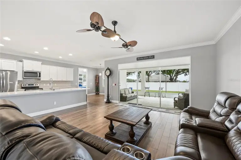 1427 MAGNOLIA LN — photo 3