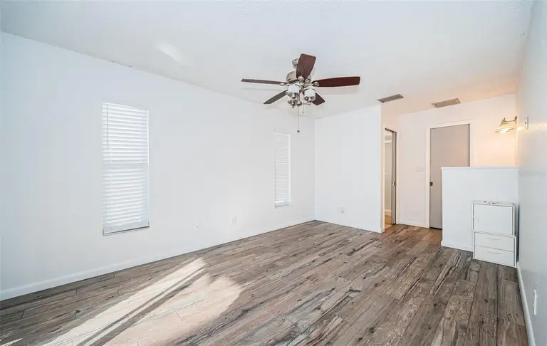 435 LAUGHING GULL LN — photo 4