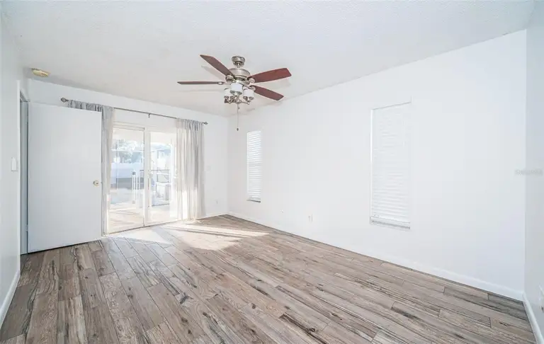 435 LAUGHING GULL LN — photo 5