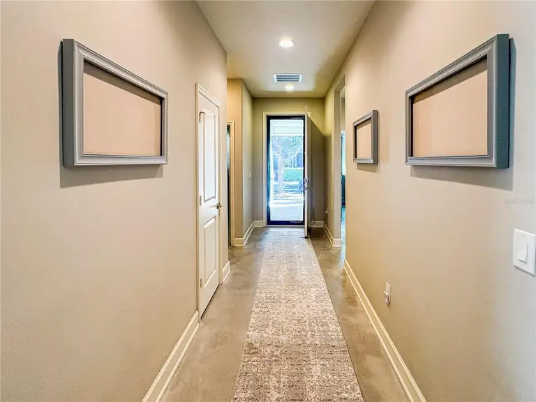 8134 TROPICAL KINGBIRD ST — photo 2
