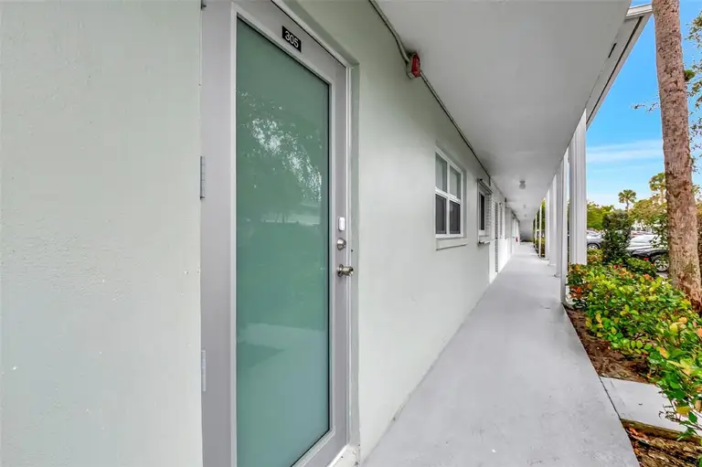 2340 SW 22ND AVE #305 — photo 3