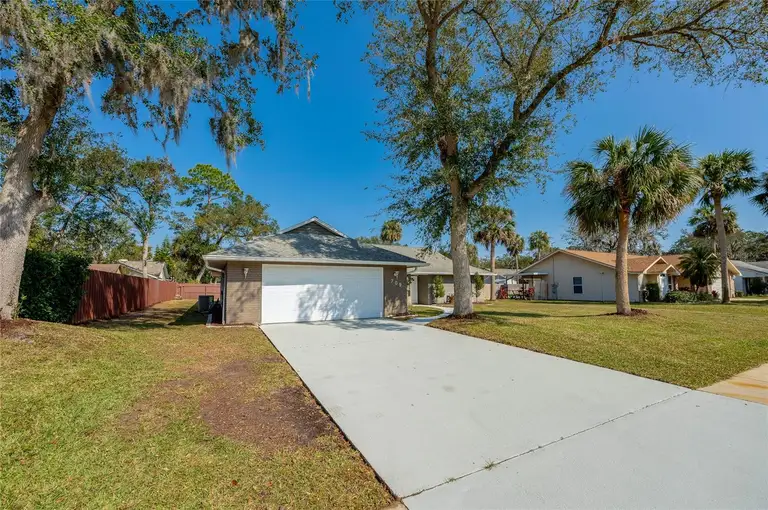 709 LONE OAK DR — photo 2